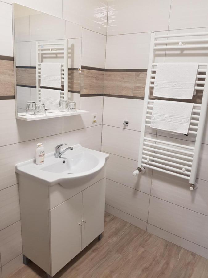 Bed and Breakfast Casa Irinella Satu Mare Exterior foto