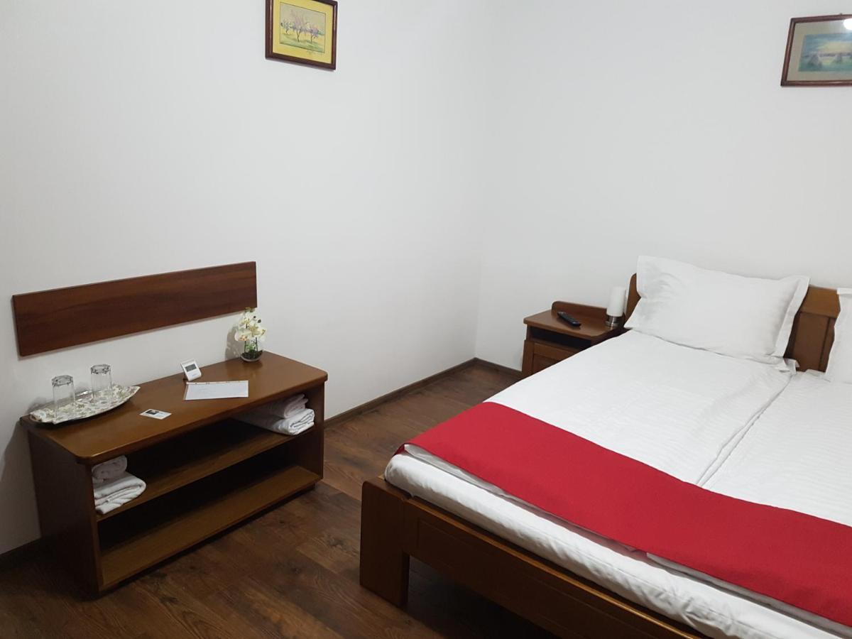 Bed and Breakfast Casa Irinella Satu Mare Exterior foto