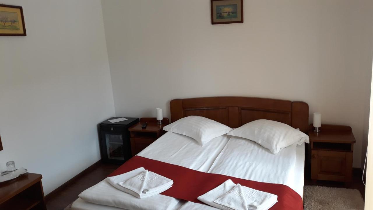 Bed and Breakfast Casa Irinella Satu Mare Exterior foto