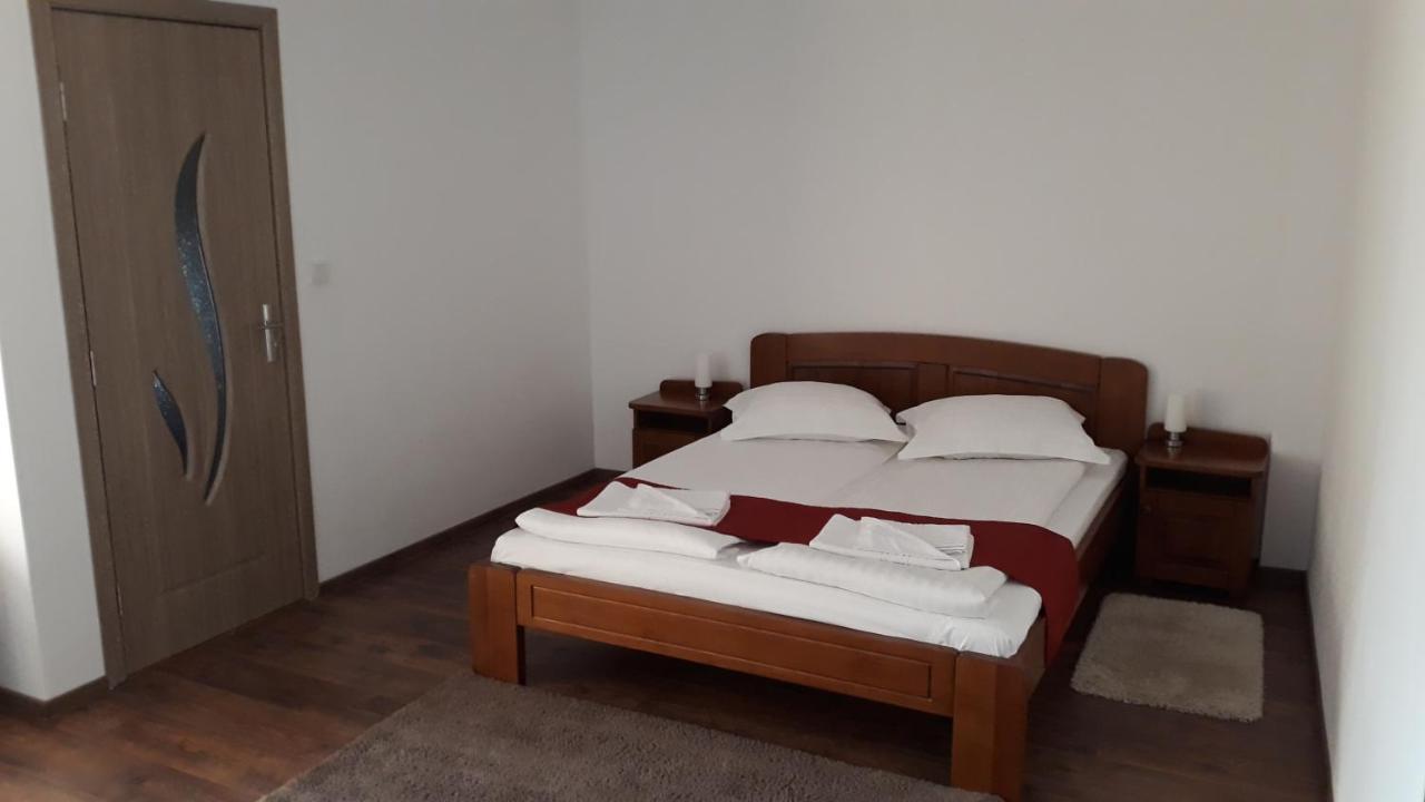 Bed and Breakfast Casa Irinella Satu Mare Exterior foto
