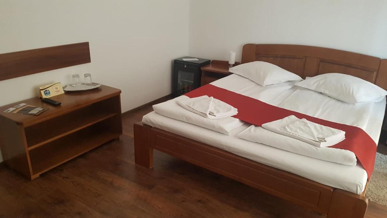 Bed and Breakfast Casa Irinella Satu Mare Exterior foto